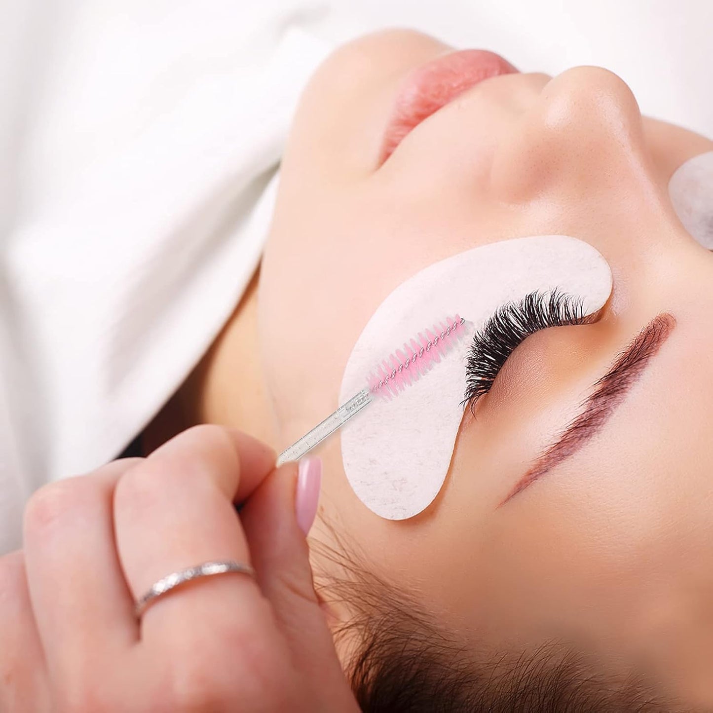 G2PLUS 100PCS Disposable Mascara Brushes, Crystal Lash Brush Makeup Kit, Adjustable Eyelash Spoolies for Eyelash Extensions, Eyebrow and Makeup (White + Pink)